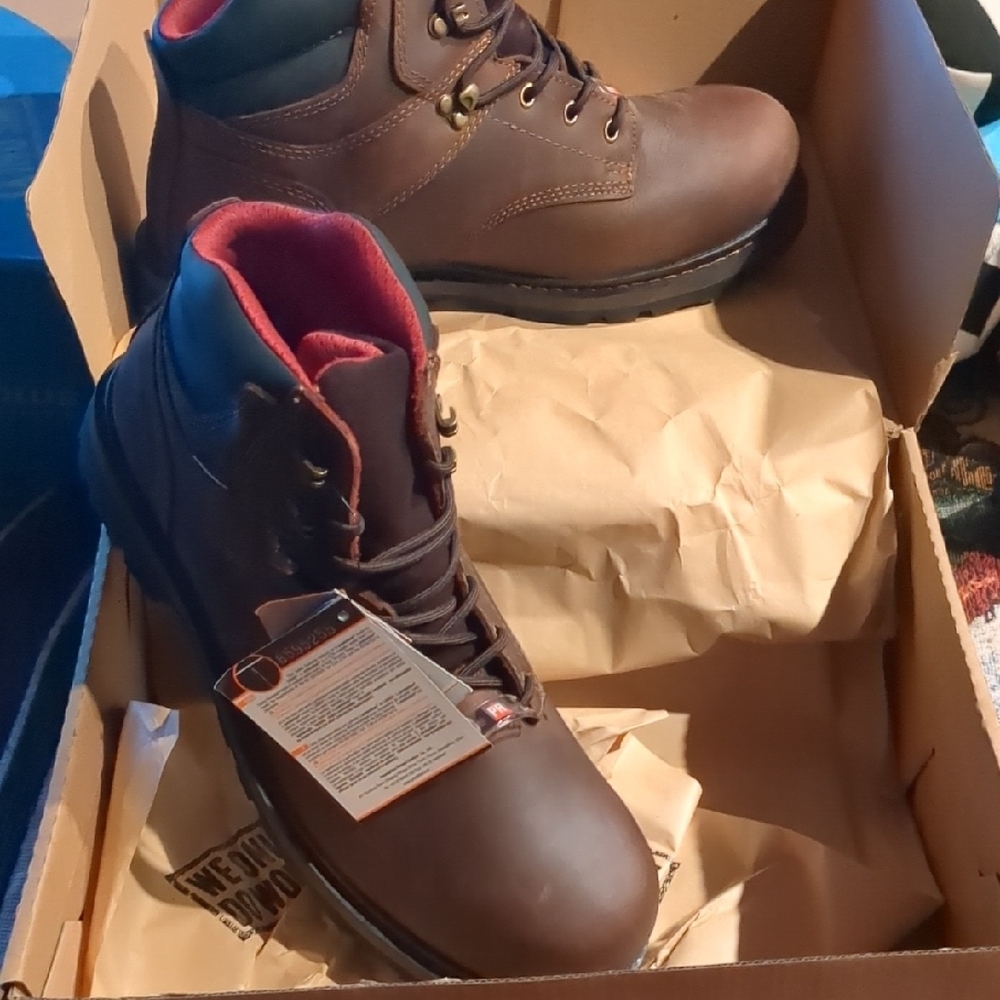 Avenger Brown Leather Boots with Red Accent